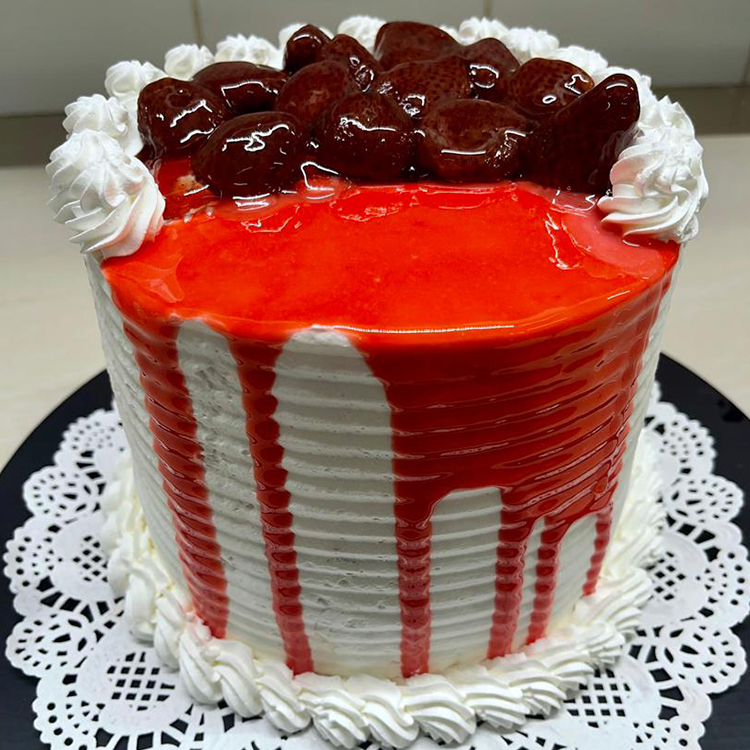 Tarta de fresas naturales con crema